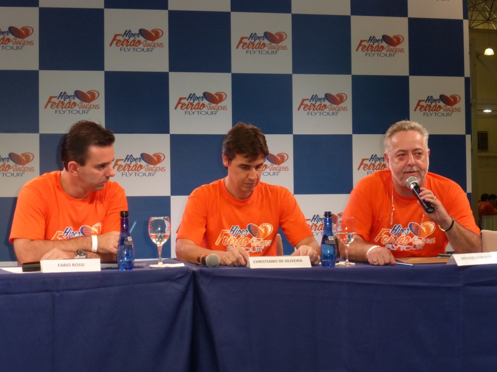 Fábio Rossi (Flytour Eventos), Cristiano Oliveira (Grupo Flytour) e Michael Barkoczy (Flytour Viagens) durante a coletiva de imprensa
