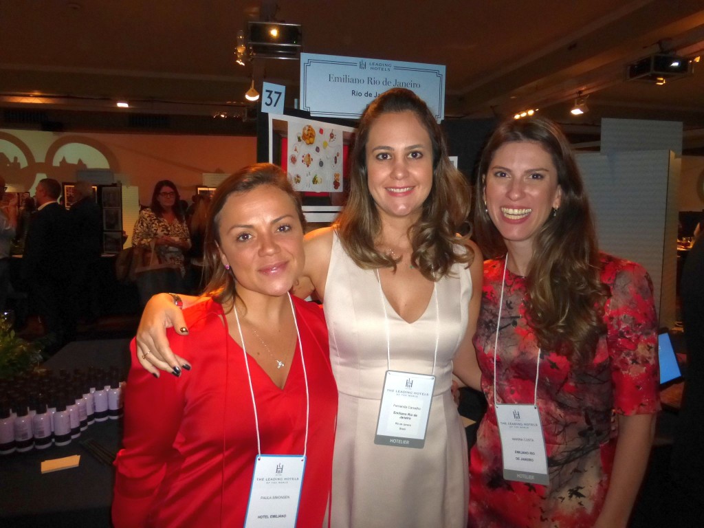 A relações públicas Paula Simonsen e Fernanda Carvalho e Marina Costa, da área de Vendas dos hotéis Emiliano em São paulo e no Rio de Janeiro