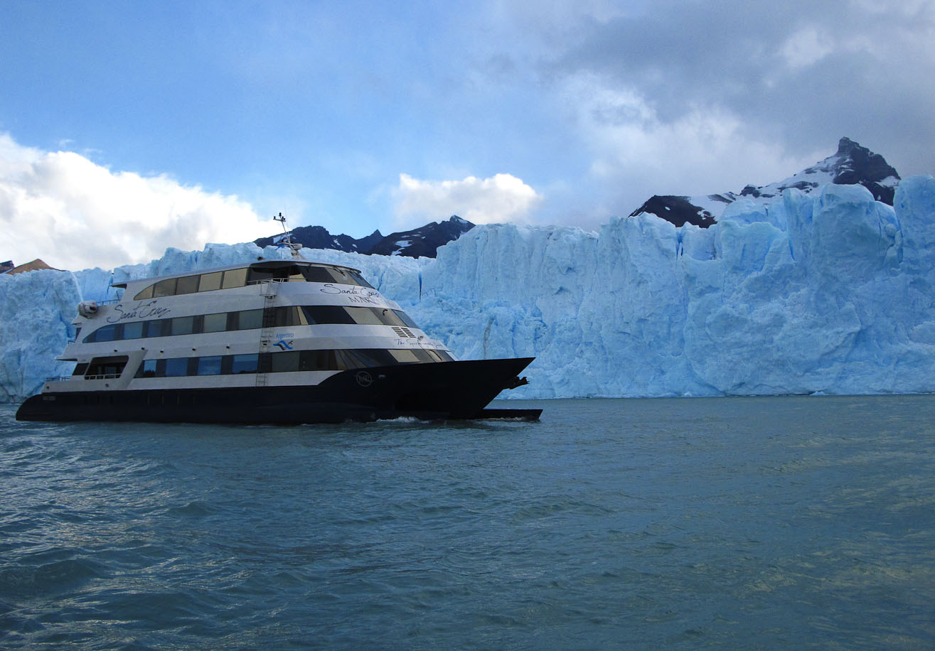 É possível conhecer cinco glaciais da patagônica a bordo do Santa Cruz
