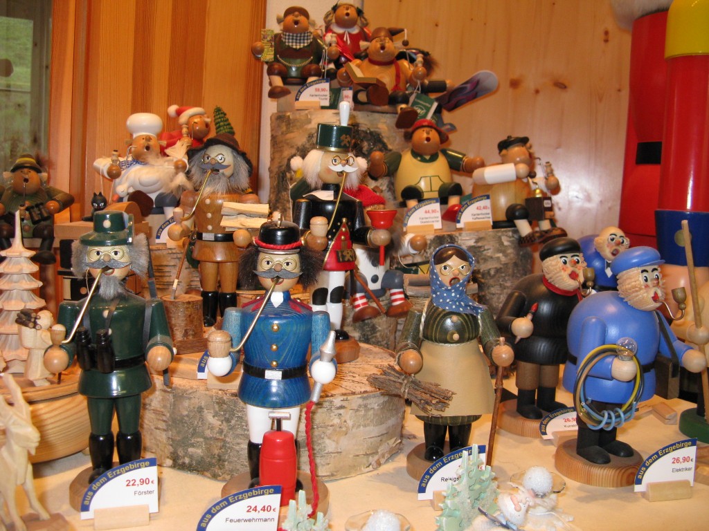 Modelos de räuchermänner – bonecos de madeira onde se coloca incenso