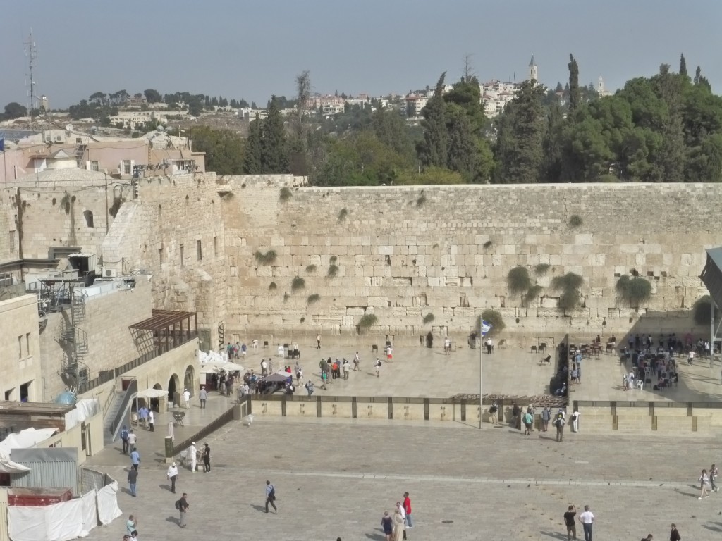 Vista do Kotel desde um dos mirantes no Bairro Judaico, na Cidade Velha de Jerusalém
