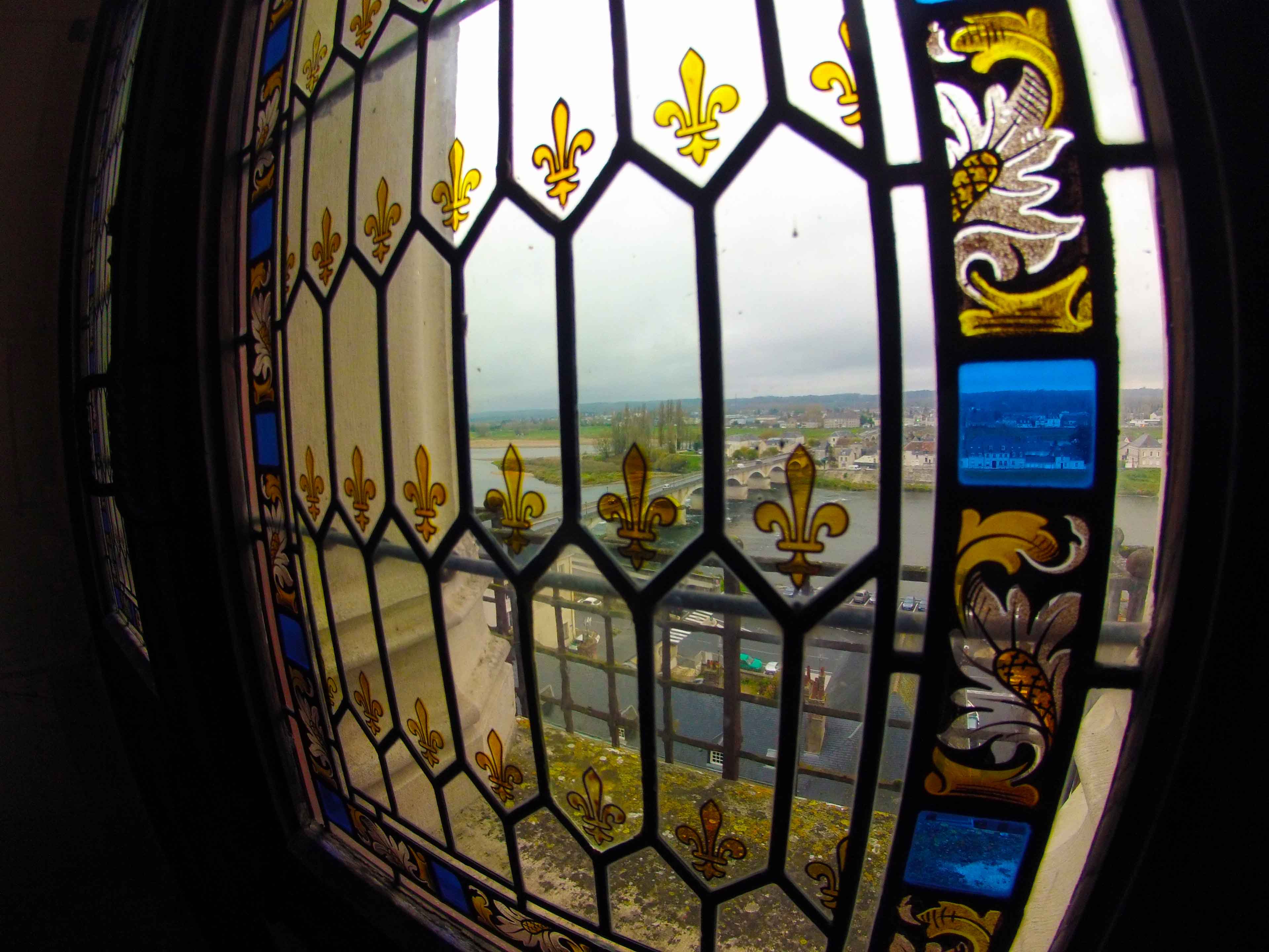 Detalhe dos vitrais no Château de Amboise