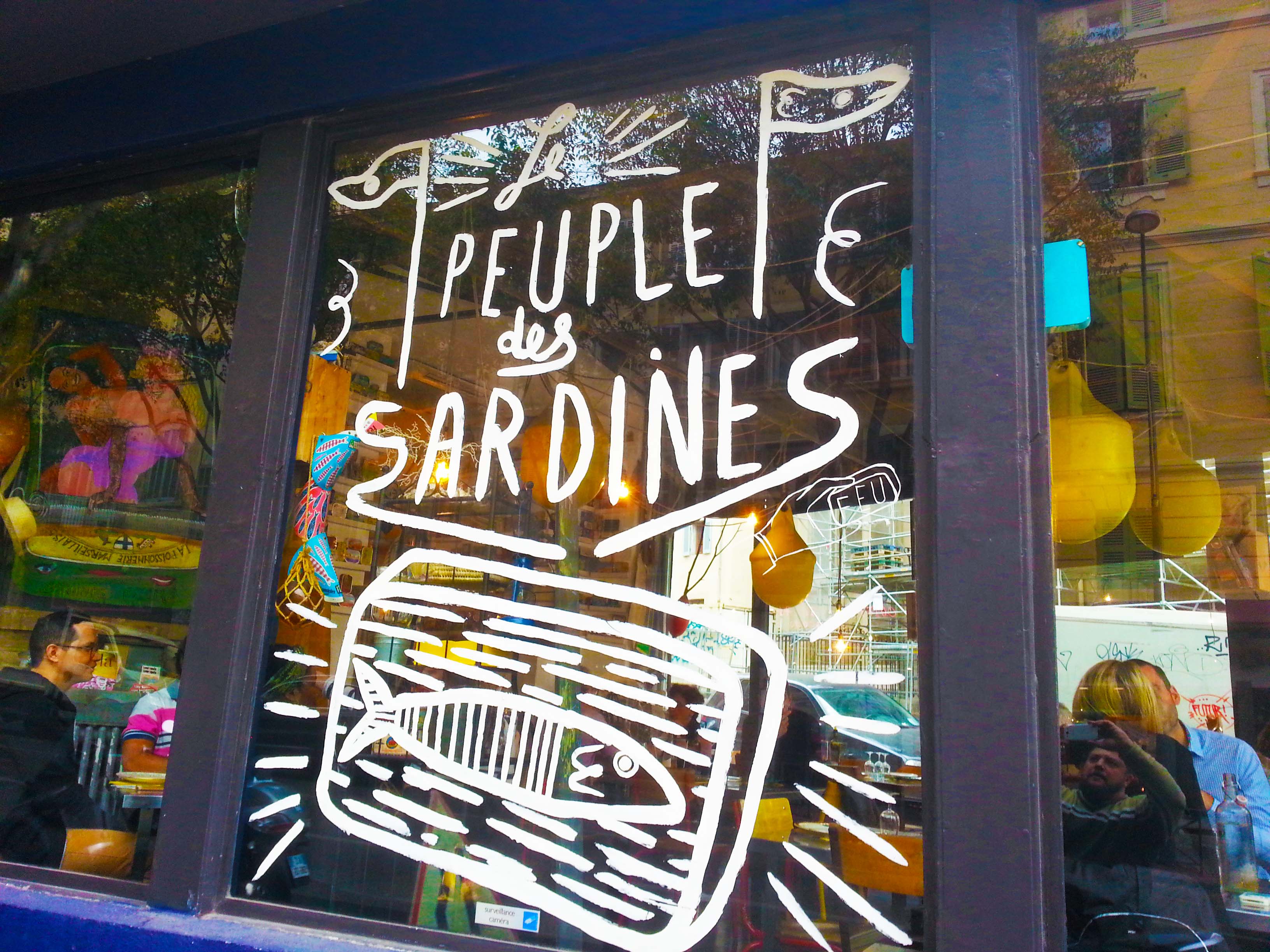 A fachada diferente do "La Boite les Sardines", em Marseille. O local vai ganhar um post especial nos próximos dias
