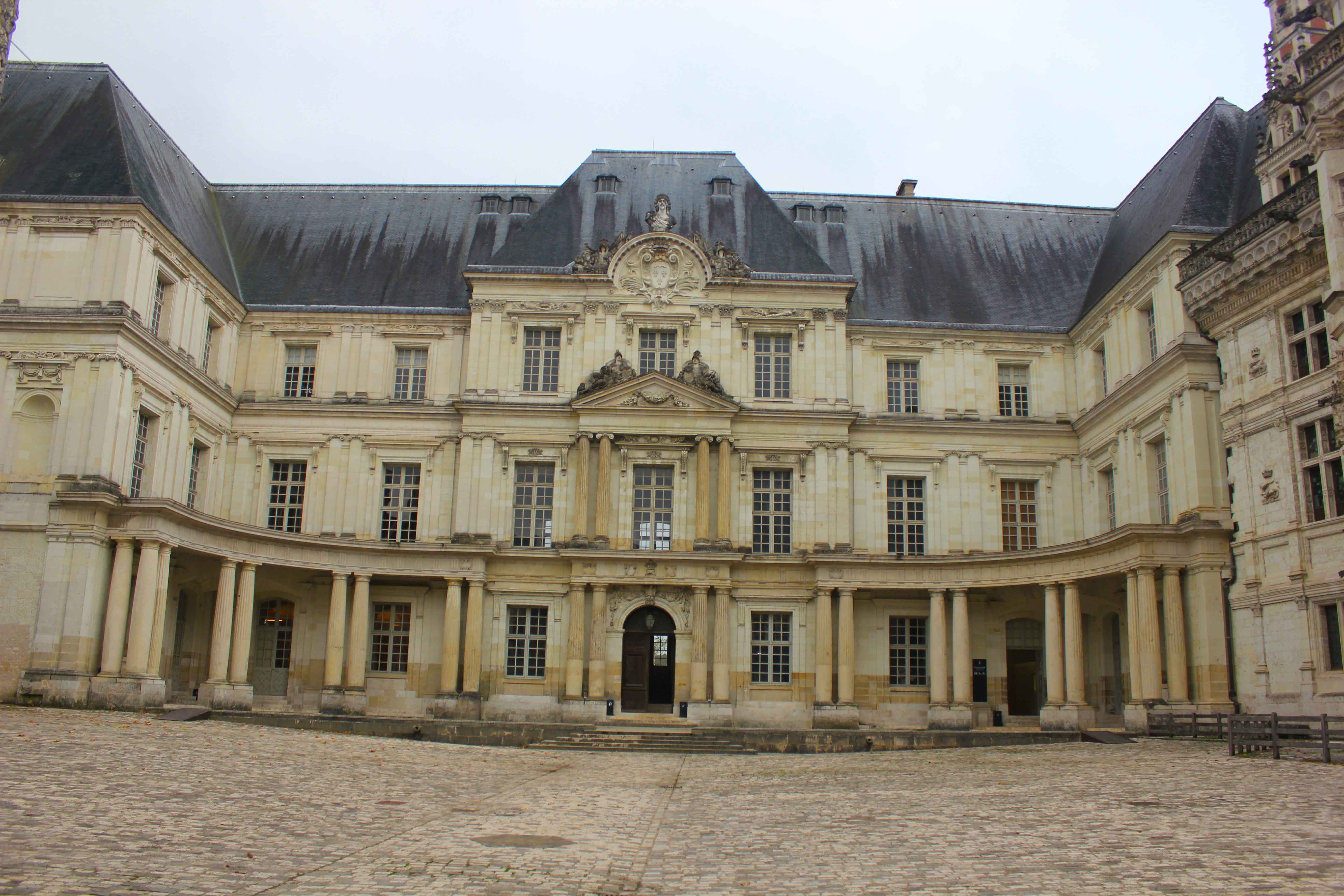 Fachada de Blois com a vista do pátio
