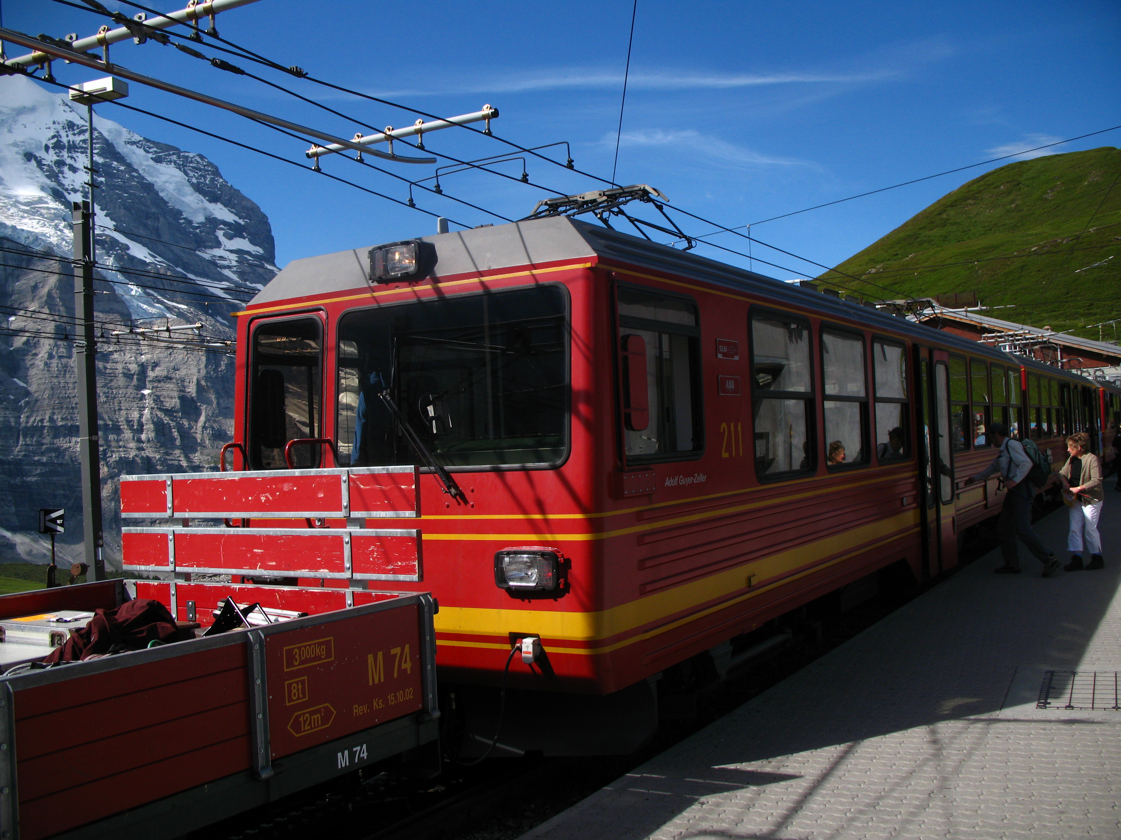 Kleine_Scheidegg_-_Jungfraubahn_Doppeltriebwagen_211