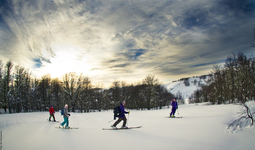 Além de esqui, snowboard e outros esportes de inverno, também é possível fazer trekkings ou caminhar em raquetes de neve para apreciar o bosque de outra forma