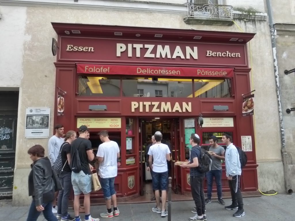 Fachada do Chez Pitzman, onde comi um delicioso falafel