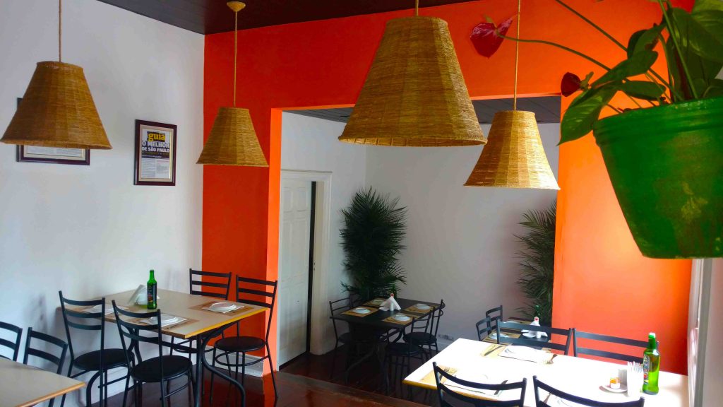 Espaço superior ideal para um almoço mais reservado ou um evento. Por que não?