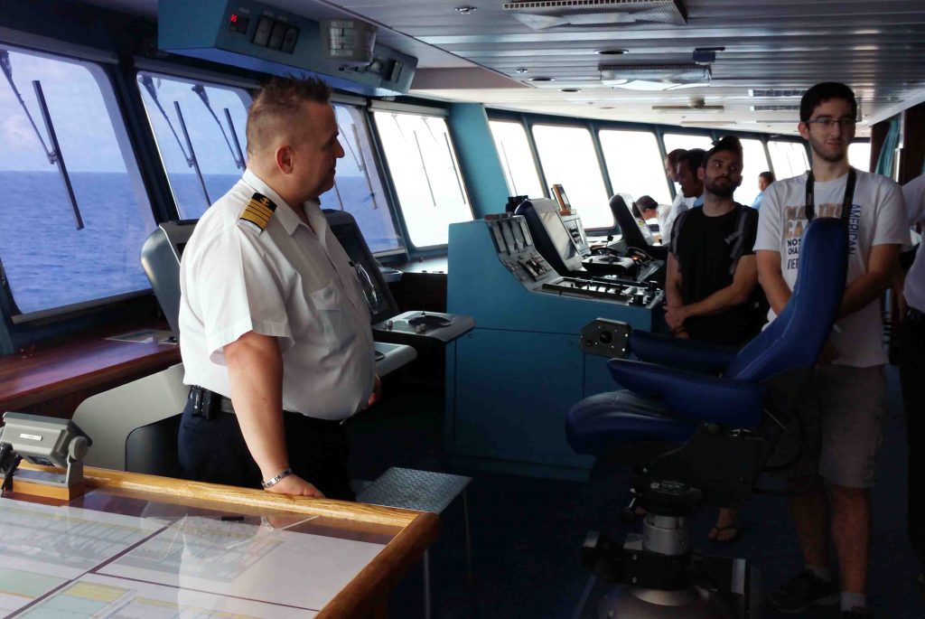 O capitão Branka, conta um pouco sobre como é navegar e comandar a tripulação e as vidas em alto mar