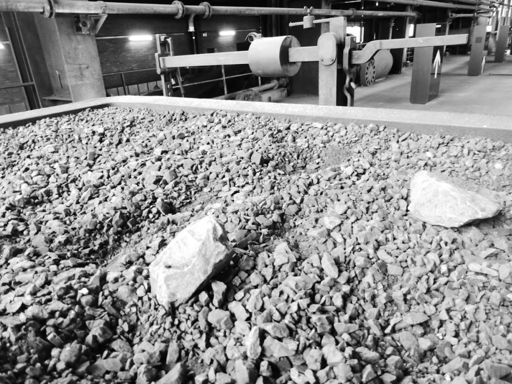 Carvão mineral em pequeno vagão: mina produziu 240 milhões de toneladas do produto em 135 anos de funcionamento