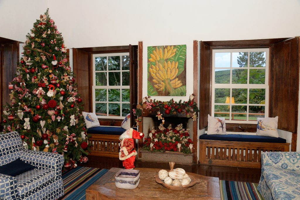 Sala enfeitada na sede da fazenda