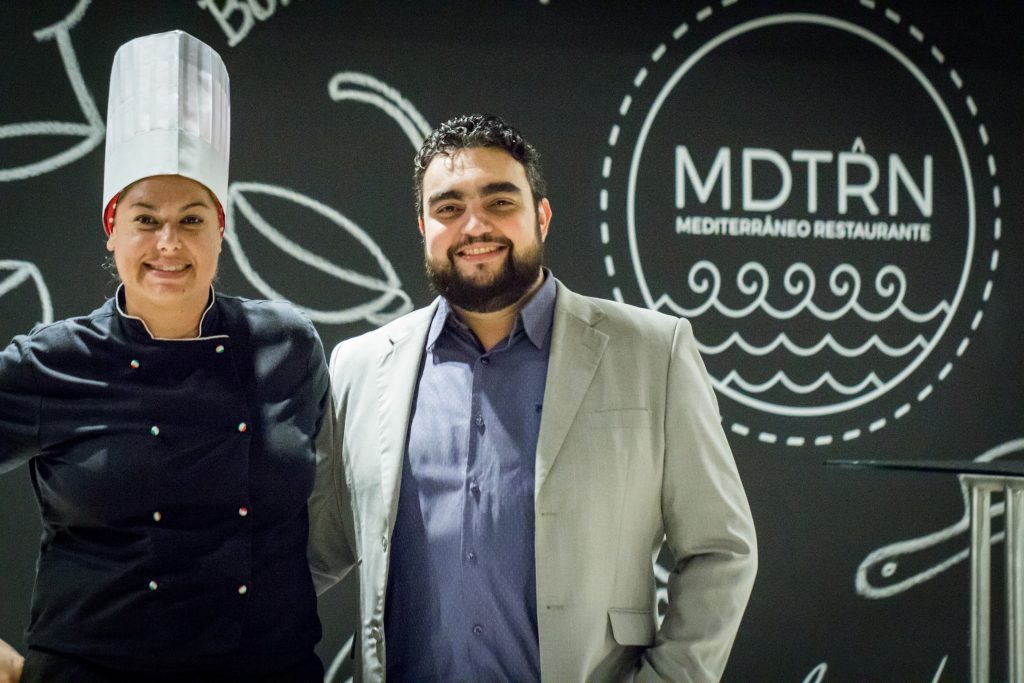 A chef Tati Mortatti e Mauro Roberto Teixeira Júnior, proprietário do restaurante (fotos Guillermo White/divulgação)