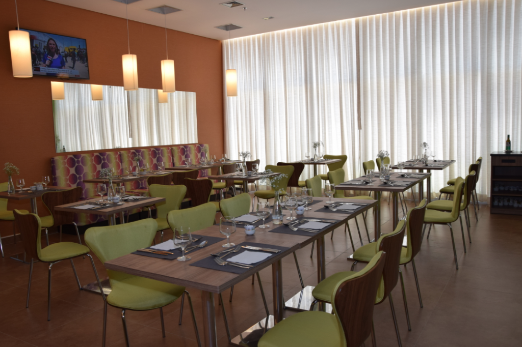 Também aberto ao público, o restaurante possui capacidade para 112 pessoas (fotos divulgação/Atlantica Hotels)