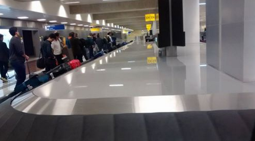 Passageiros aguardam malas no Terminal 3 do Aeroporto Internacuional de São Paulo, em Guarulhos