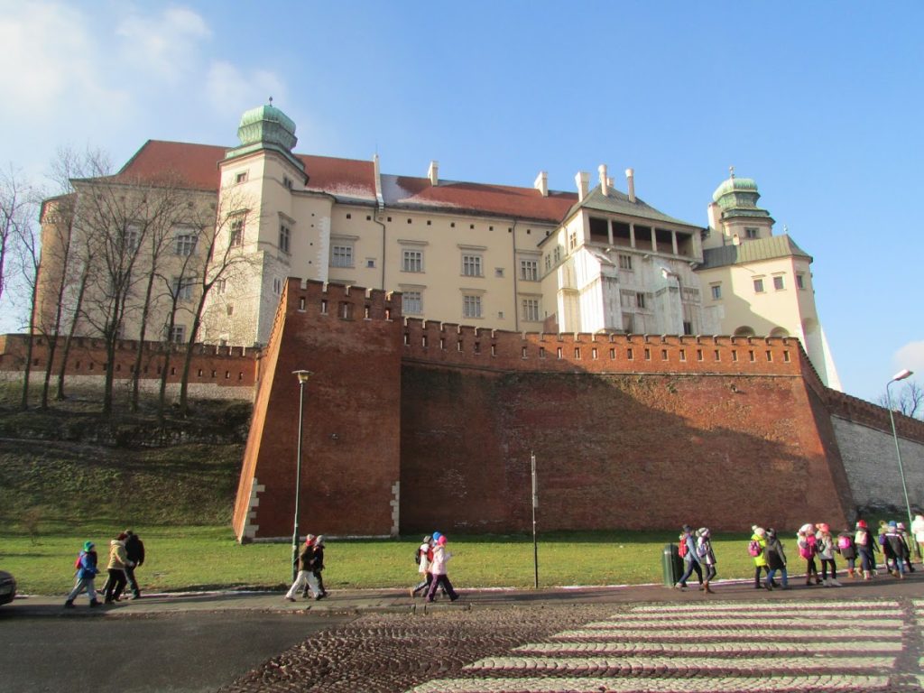 Vista parcial da muralha do complexo de Wawel