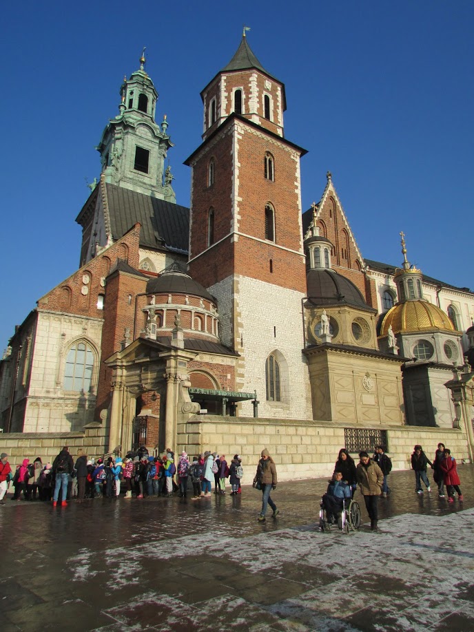 Torres da catedral vista de dentro do complexo de Wawel