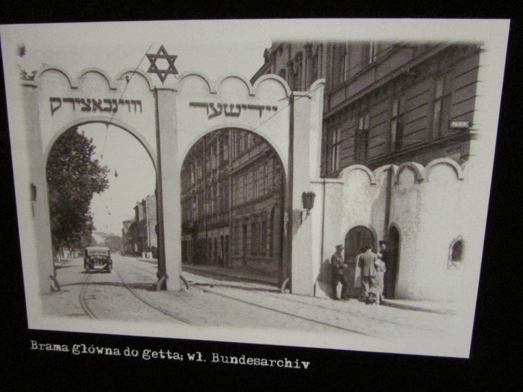 Foto do portão do gueto de Cracóvia
