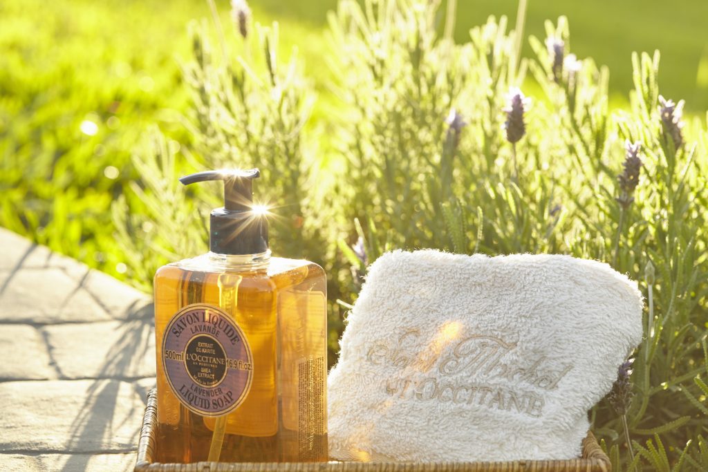 Equipe de especialistas aptos a oferecer qualquer um dos 13 procedimentos aplicados com produtos L’Occitane das linhas Verbena, Karite, Lavanda e Amêndoas