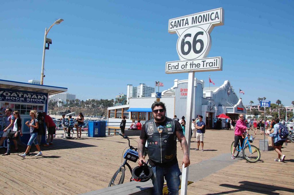 Conheça Los Angeles de moto