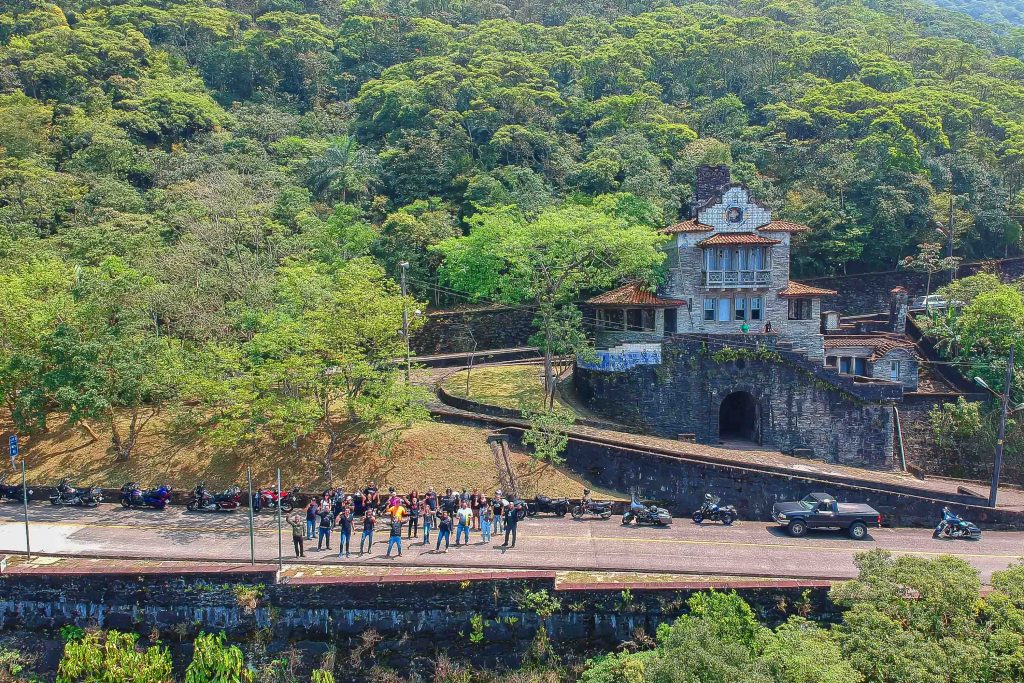 moto pela estrada velha de Santos