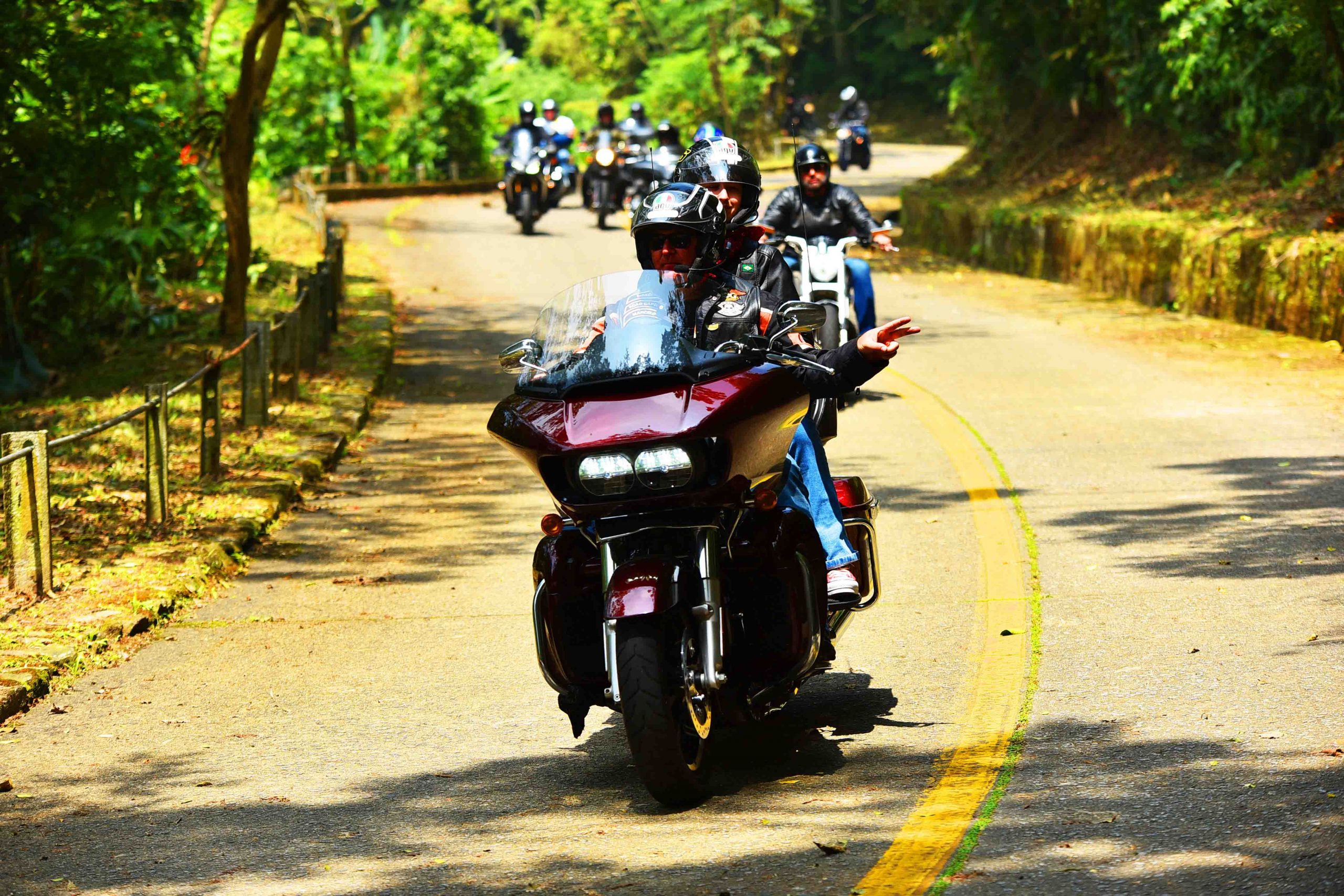 moto pela estrada velha de Santos