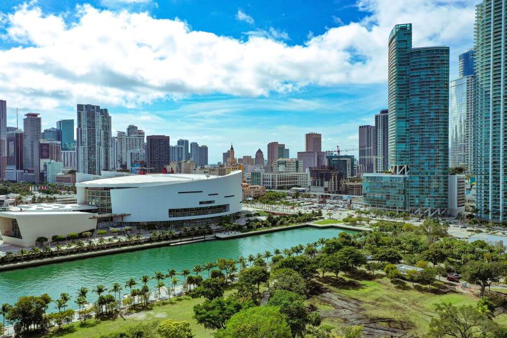 Melhores modelos de carro de alto padrão para alugar em Miami | Turismo ETC