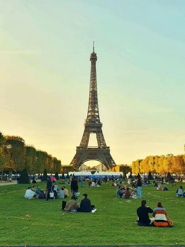 Aluguel de carro em Paris | TurismoETC